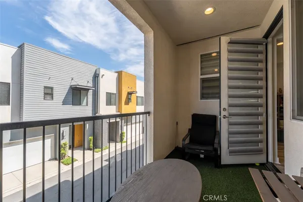 $719,000 | 9914 Artesia Boulevard, Unit 302, Bellflower, CA 90706