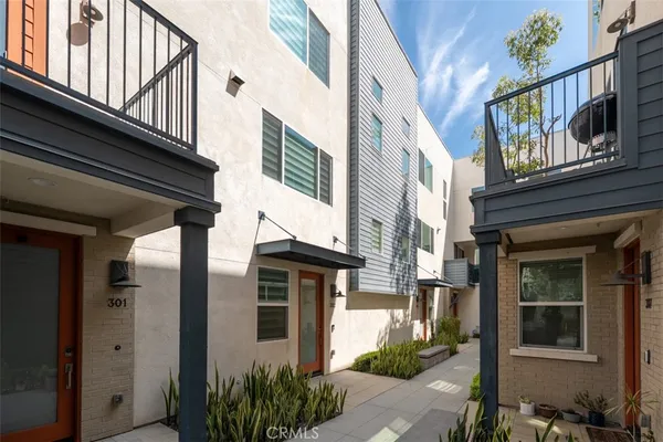 $719,000 | 9914 Artesia Boulevard, Unit 302, Bellflower, CA 90706