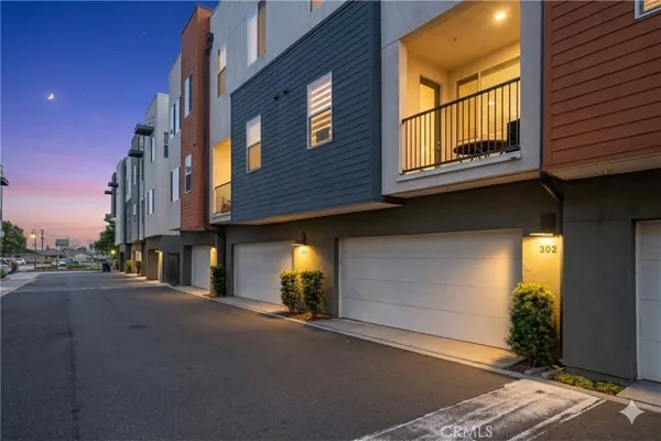 $719,000 | 9914 Artesia Boulevard, Unit 302, Bellflower, CA 90706