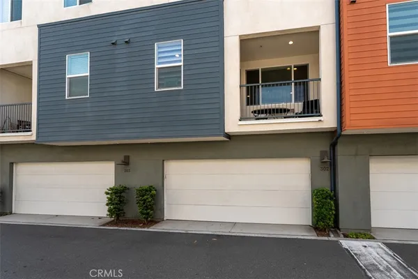 $719,000 | 9914 Artesia Boulevard, Unit 302, Bellflower, CA 90706