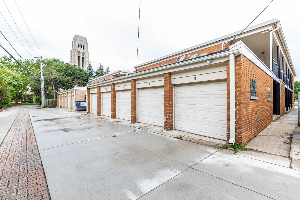 7221 Division Street, Unit 4 River Forest, IL 60305 - Photo 15 of 17 a view of a house with a street