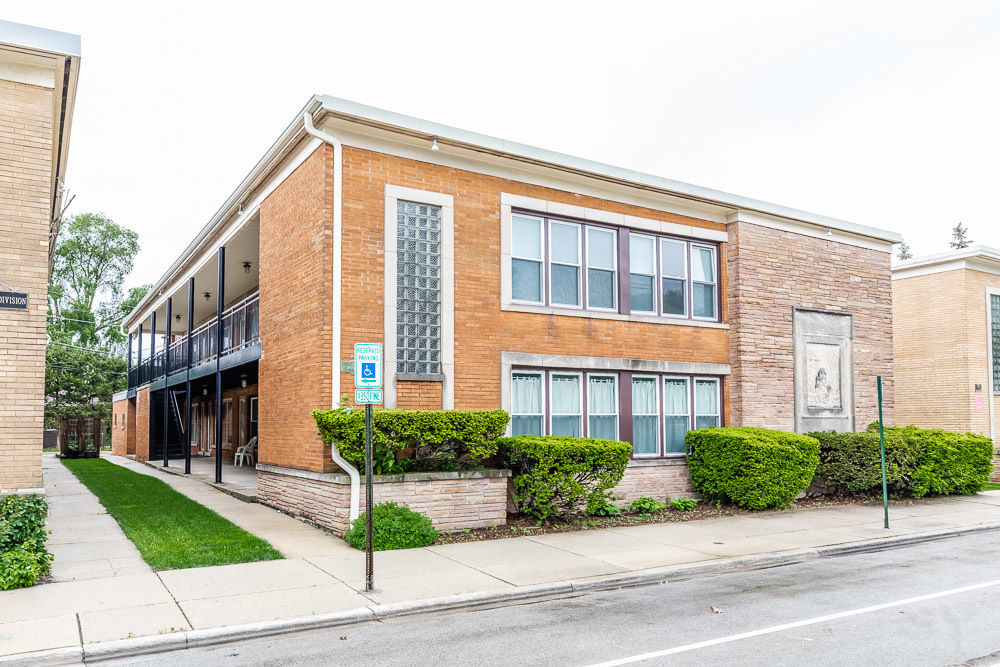 7221 Division Street, Unit 4 River Forest, IL 60305 - Photo 2 of 17 a front view of a building