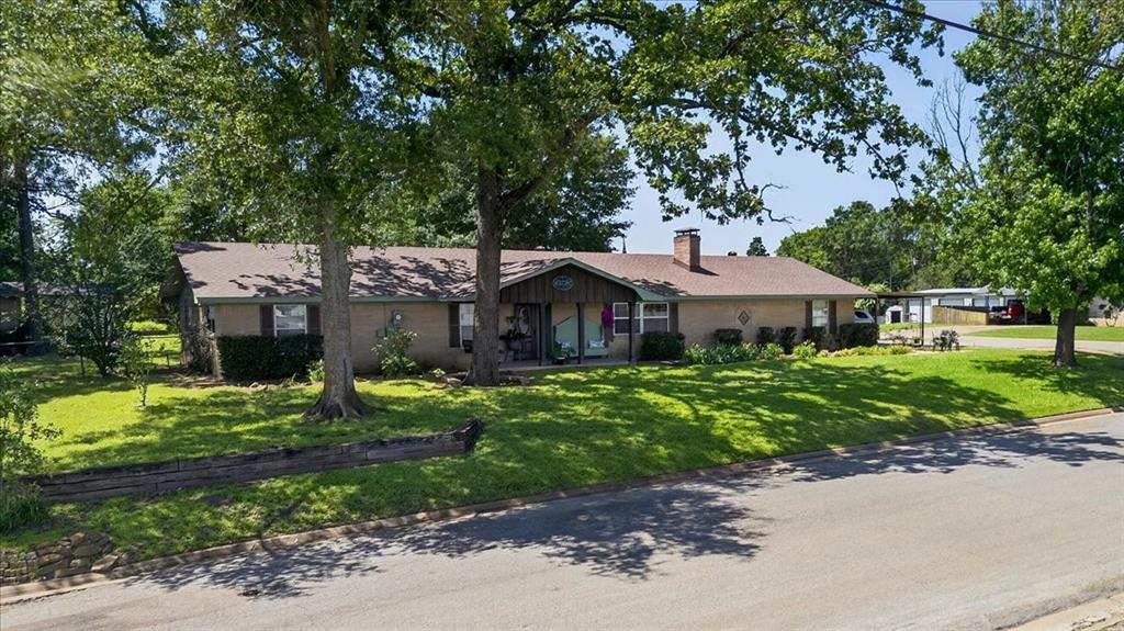 201 Colonial Circle Athens, TX 75751 - Photo 1 of 37
