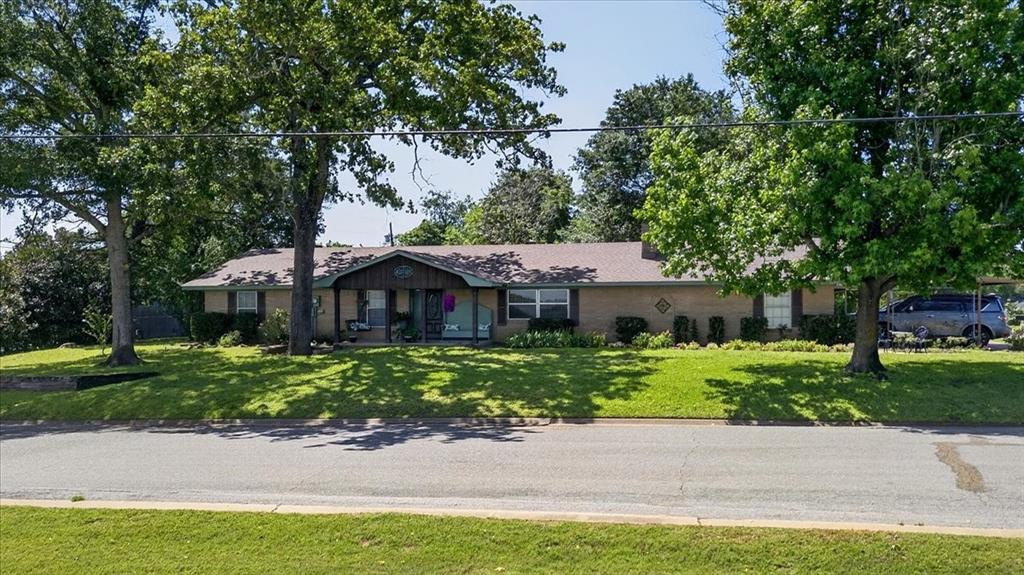201 Colonial Circle Athens, TX 75751 - Photo 2 of 37