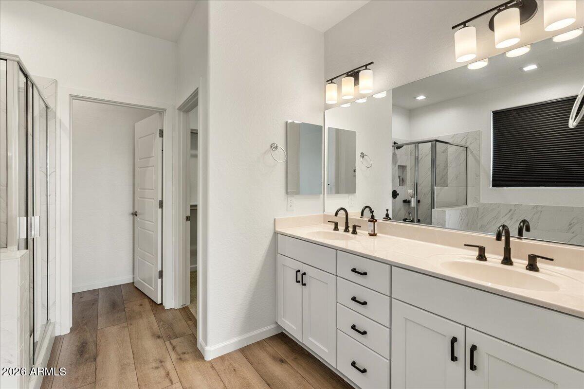 519 Cleopatra Hill Road Clarkdale, AZ 86324 - Photo 14 of 42 16-Primary Bathroom