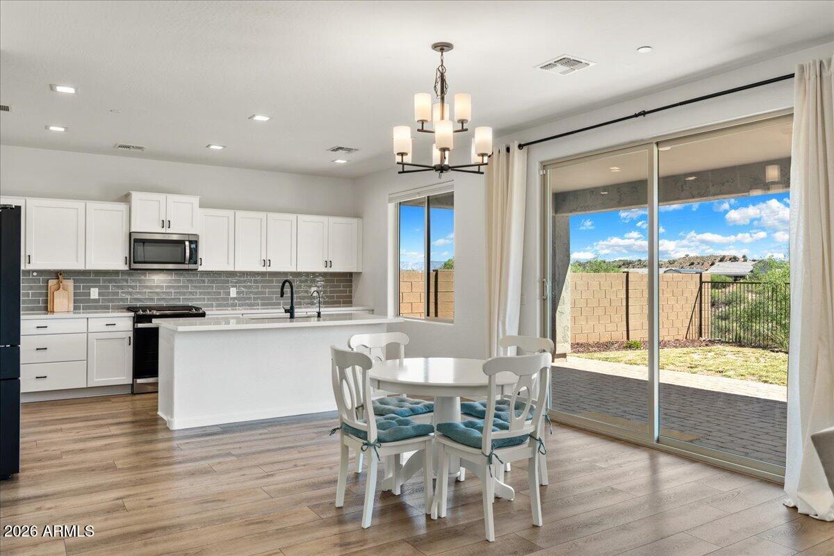 519 Cleopatra Hill Road Clarkdale, AZ 86324 - Photo 7 of 42 09-Dining Area