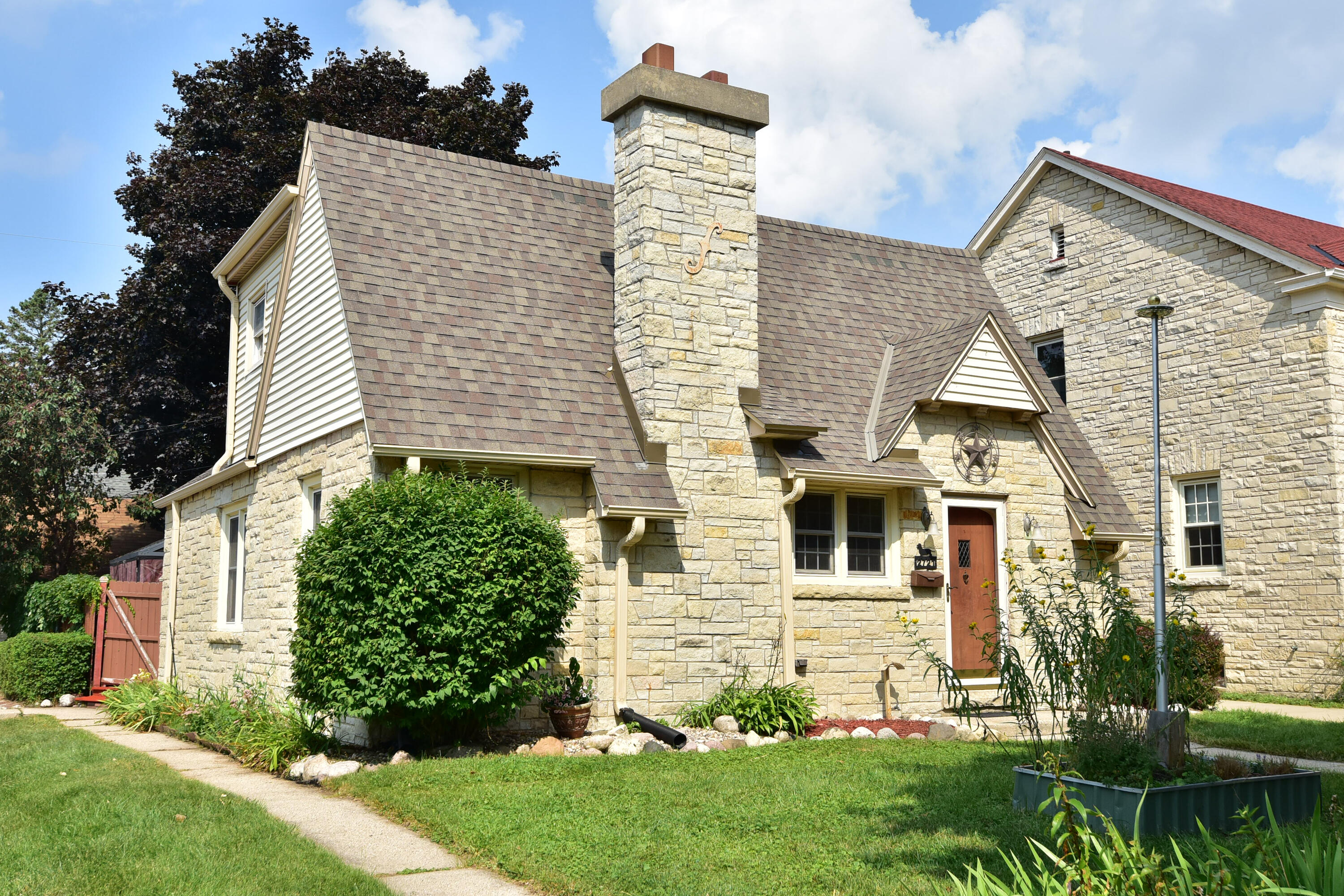 2721 North 72nd Street Milwaukee, WI 53210 - Photo 2 of 31 EUP_0451