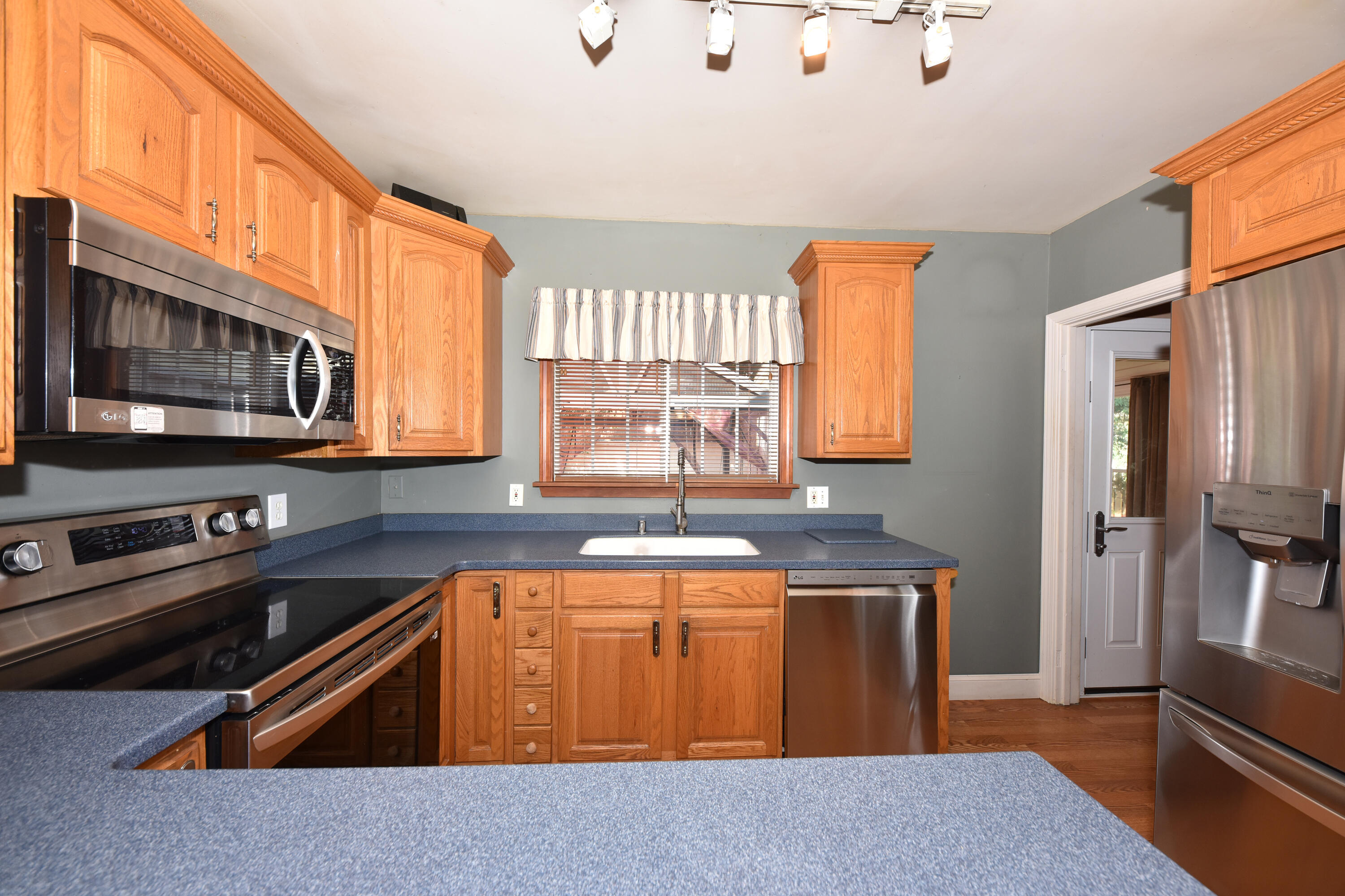 2721 North 72nd Street Milwaukee, WI 53210 - Photo 10 of 31 EUP_0471