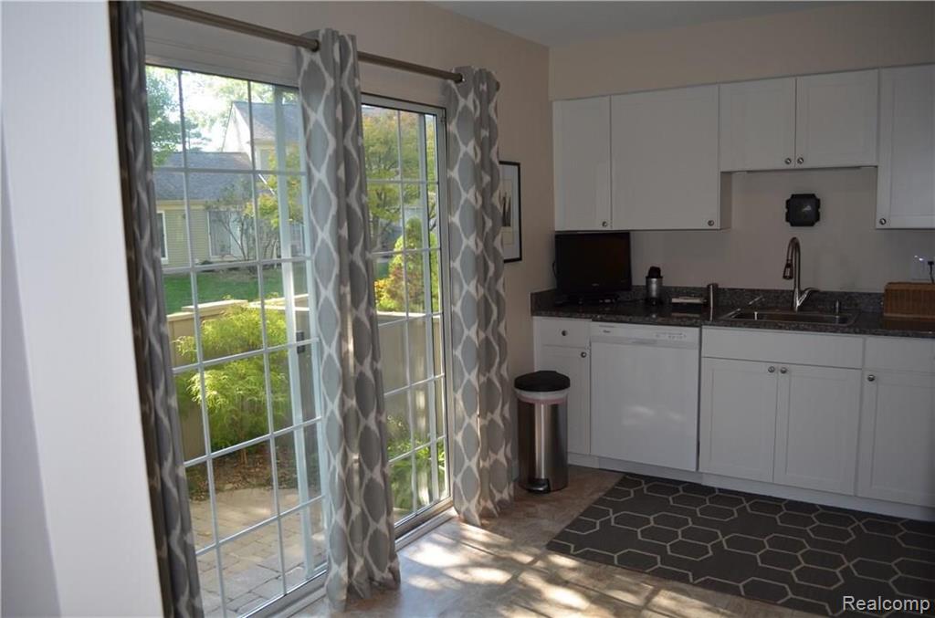 1576 Gas Light Lane Rochester Hills, MI 48306 - Photo 17 of 49