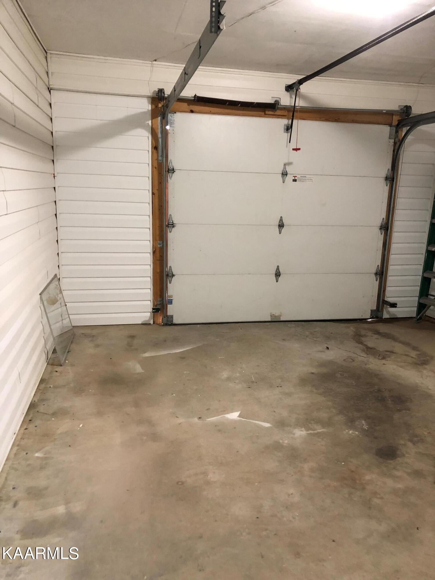 2830 Taylors Chapel Road Crossville, TN 38572 - Photo 17 of 20 garage