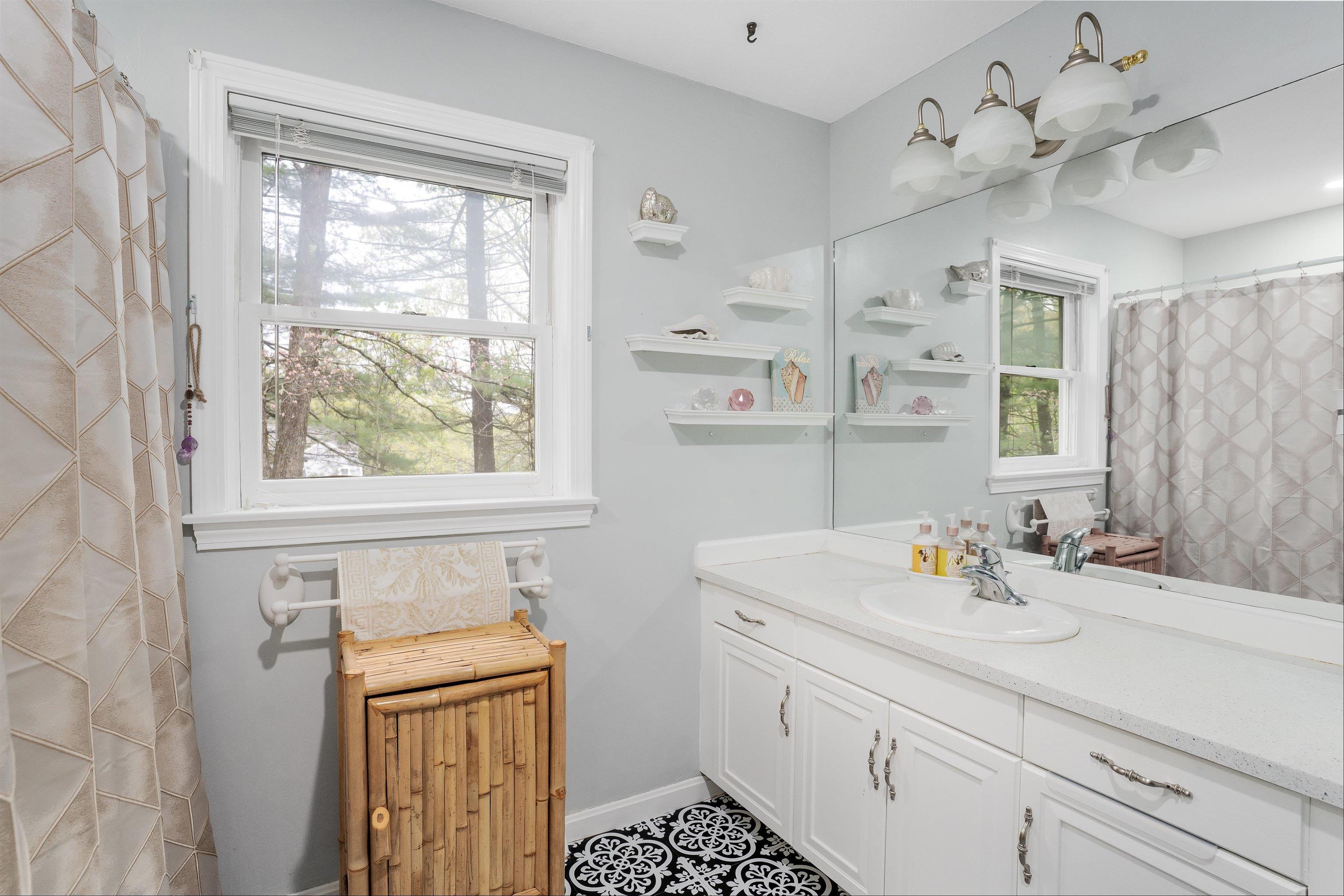 426 Elk Run Road Hudson, NH 03051 - Photo 21 of 38