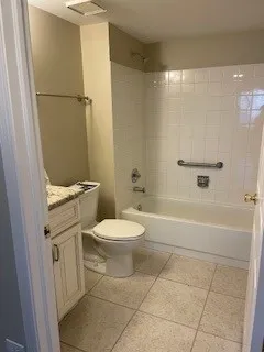 $340,000 | 1607 Camberley Court, Unit 4, Bartlett, IL 60103