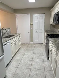 $340,000 | 1607 Camberley Court, Unit 4, Bartlett, IL 60103