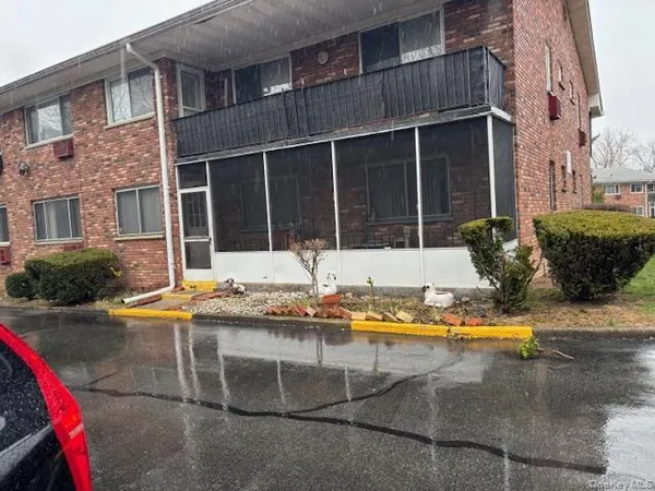 $225,000 | 810 Blooming Grove Turnpike, Unit 59, Vails Gate, NY 12553