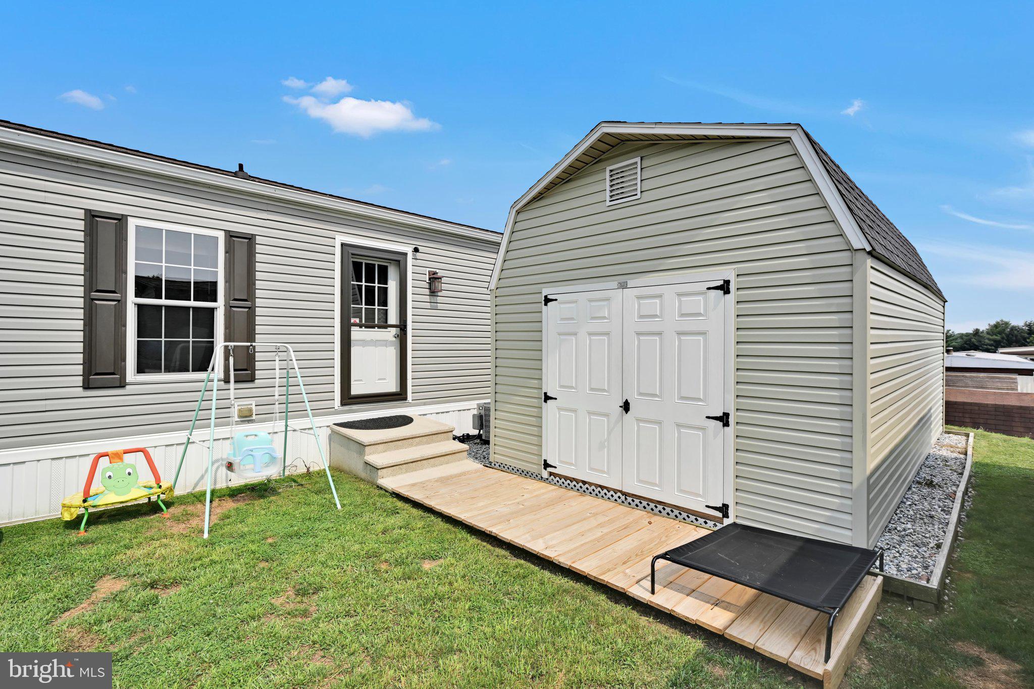 40 Ridgewood Manor Manheim, PA 17545 - Photo 23 of 25 Shed