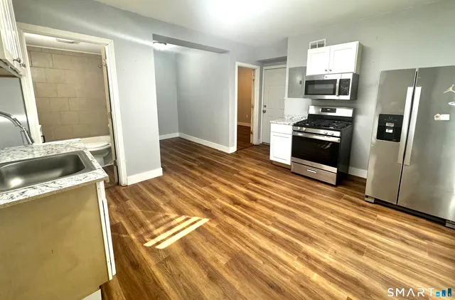 $800 | 6 Grove Court, Waterbury, CT 06710