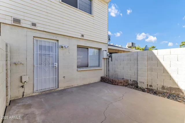 a view of a house with a backyard
