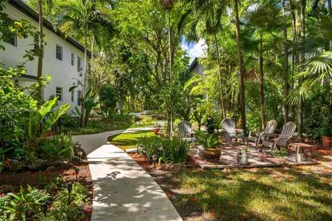 $350,000 | 5605 Southwest 80th Street, Unit 10D, Miami, FL 33143
