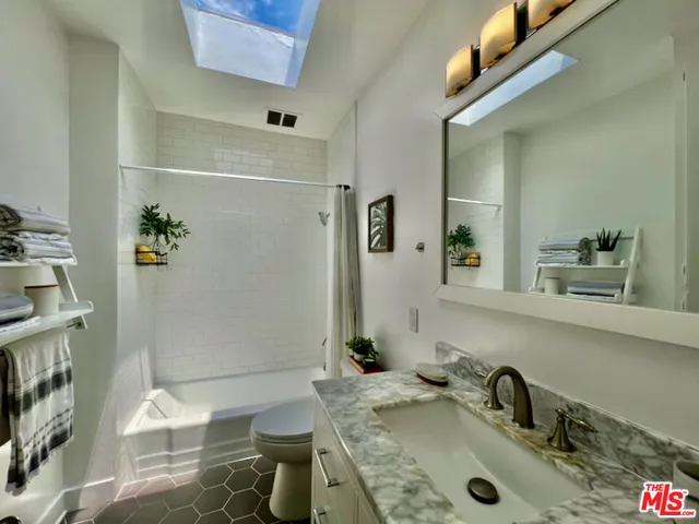 $2,999 | 1217 North Virgil Avenue, Unit 7B, Los Angeles, CA 90029