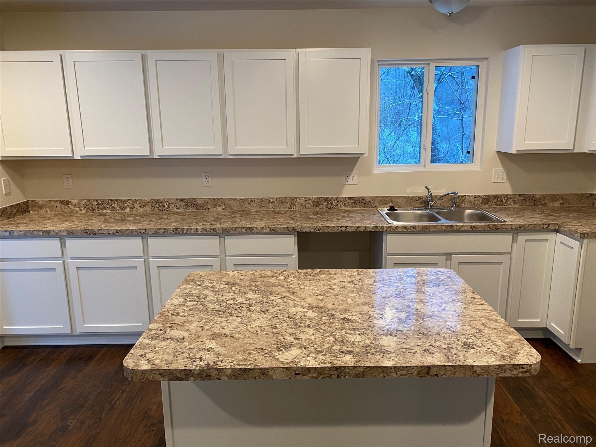 5375 Rural Terrace Waterford, MI 48329 - Photo 14 of 33 White Cabinet dark Counter.JPG