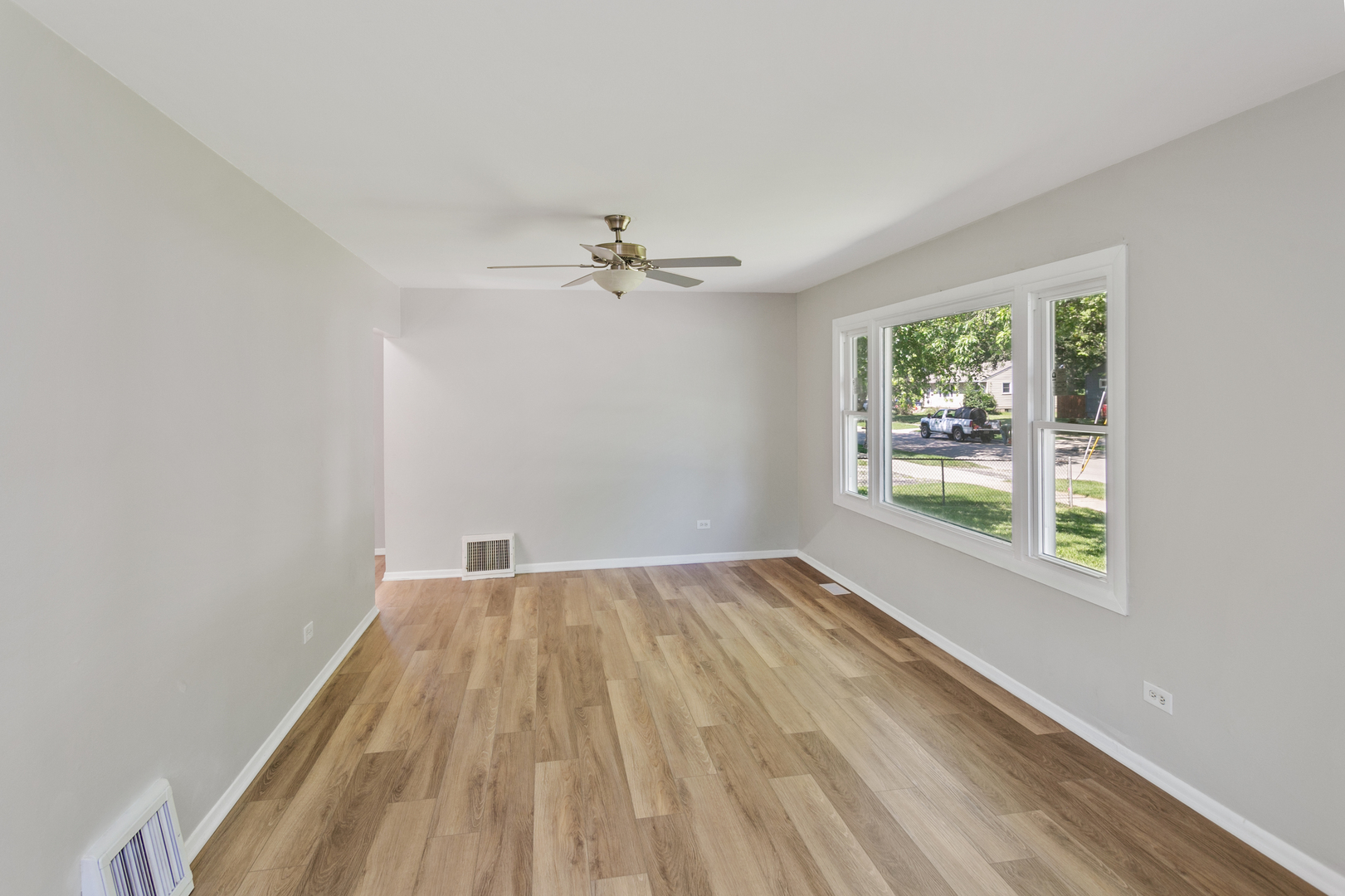 2110 Delaware Road Waukegan, IL 60087 - Photo 3 of 23