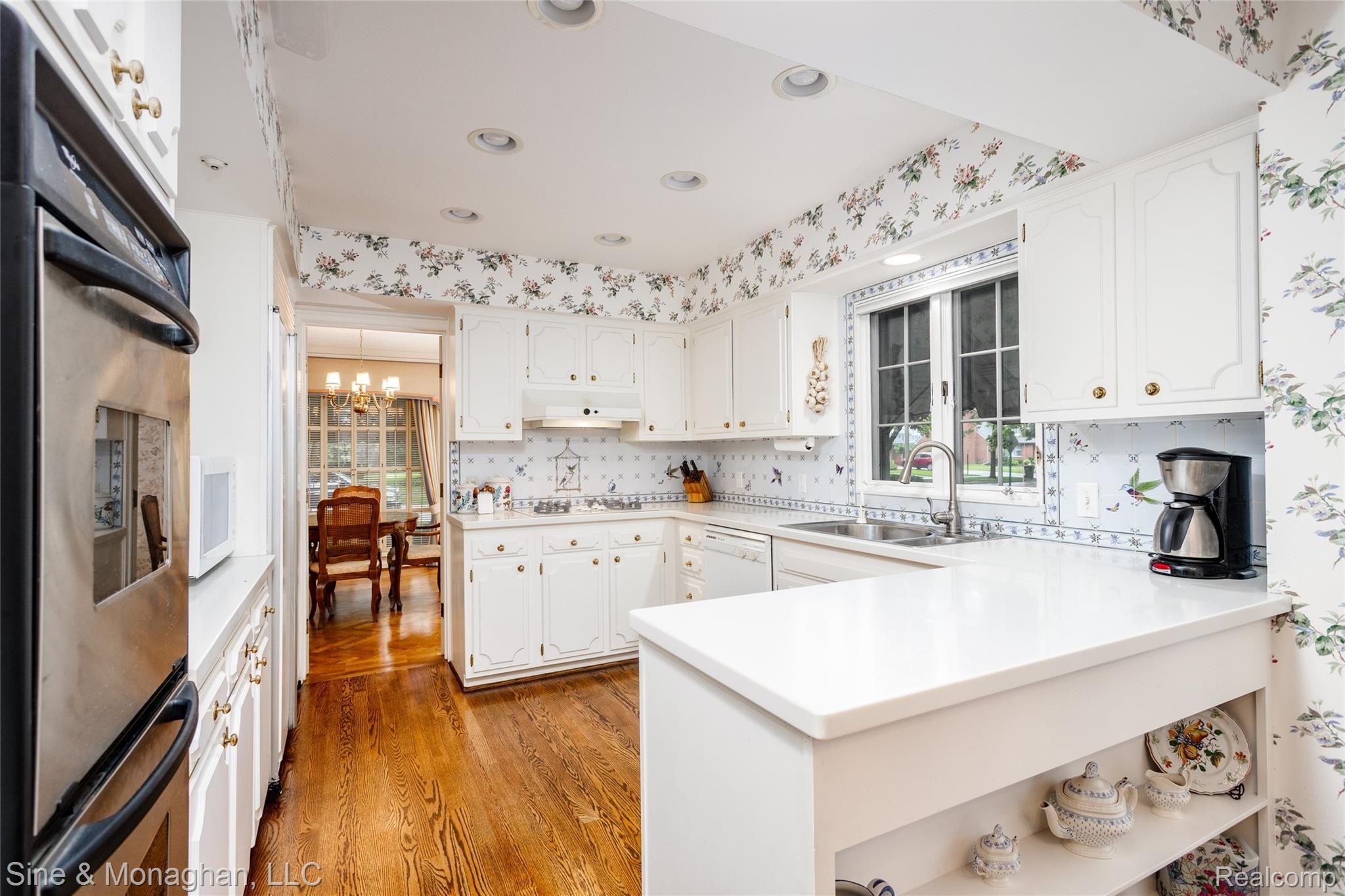 523 Thorntree Road Grosse Pointe, MI 48236 - Photo 20 of 59 523 Thorntree L010.jpg