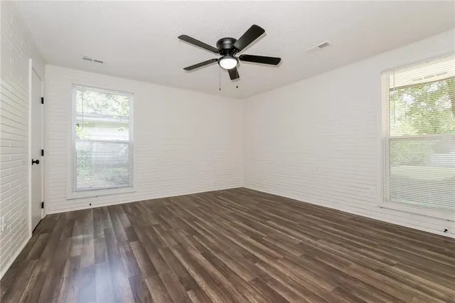 $1,955 | 607 Hamblen Road, Greenwood, MO 64034