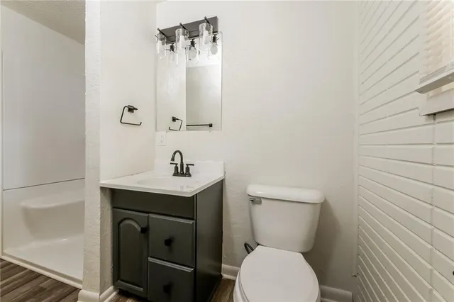 $1,955 | 607 Hamblen Road, Greenwood, MO 64034