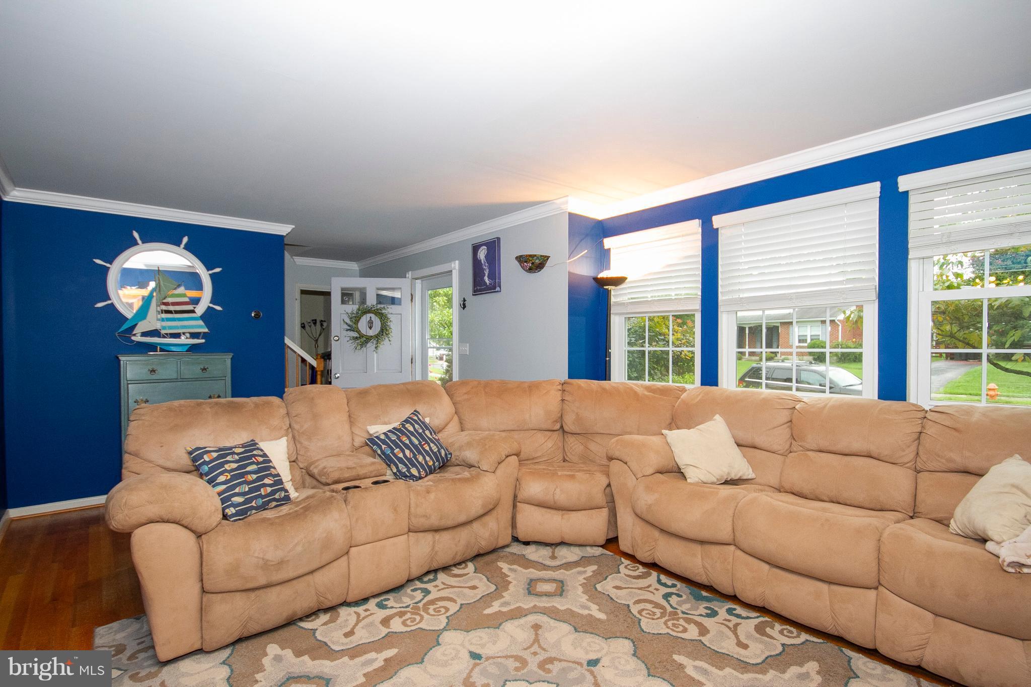 2805 Willoughby Road Baltimore, MD 21234 - Photo 3 of 21 Living Room