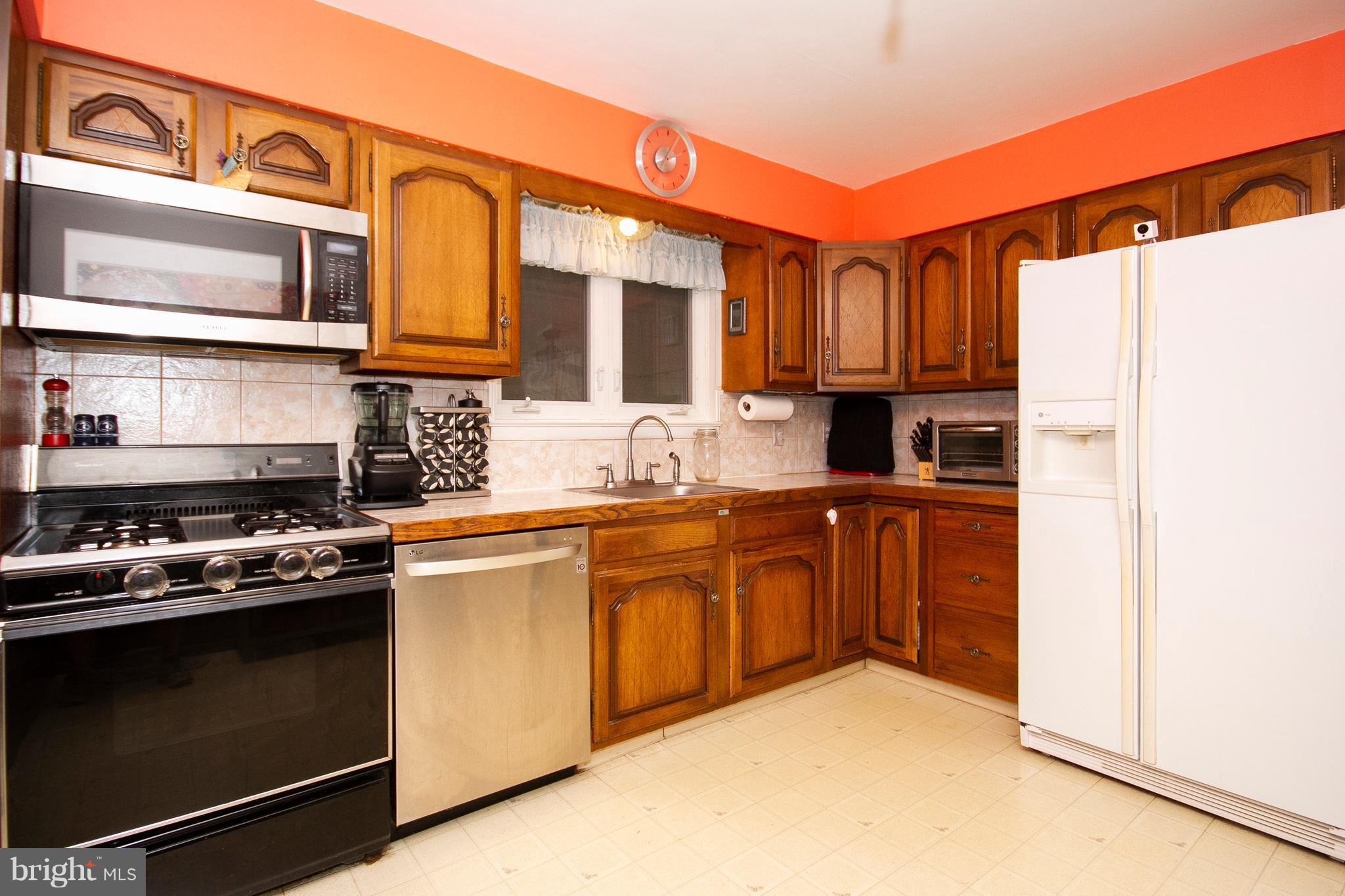2805 Willoughby Road Baltimore, MD 21234 - Photo 8 of 21 Kitchen