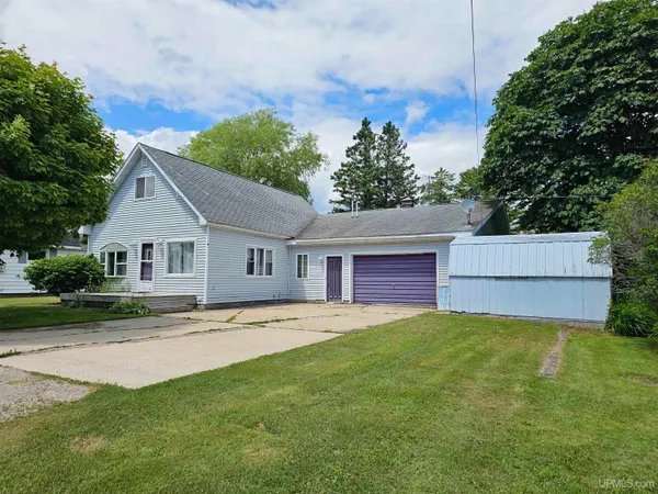 $109,900 | 812 Arbutus Avenue, Manistique, MI 49854