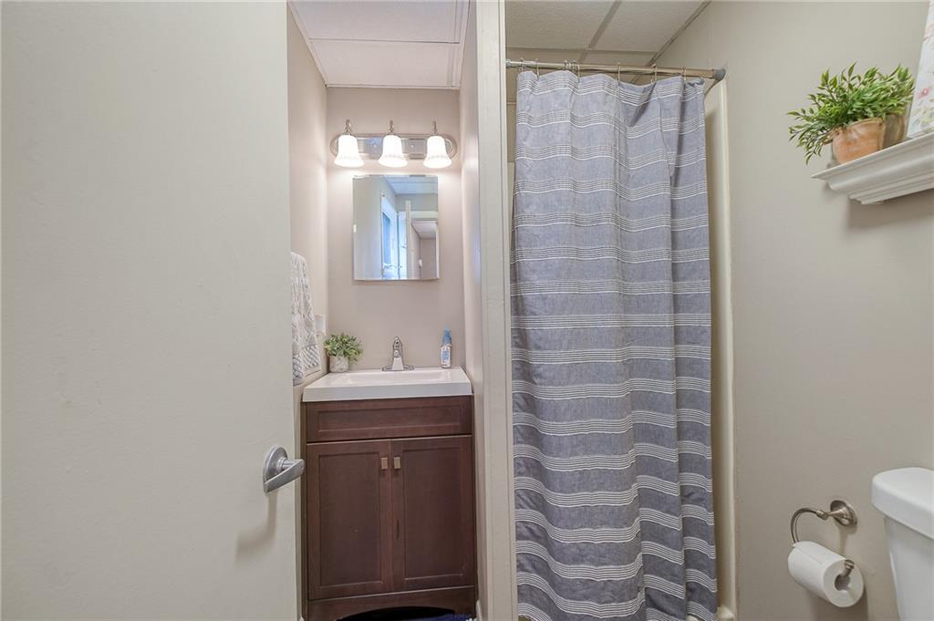 953 Roland Road Pittsburgh, PA 15221 - Photo 13 of 24 Gallery Image 13
