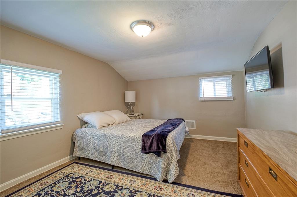 953 Roland Road Pittsburgh, PA 15221 - Photo 17 of 24 Gallery Image 17