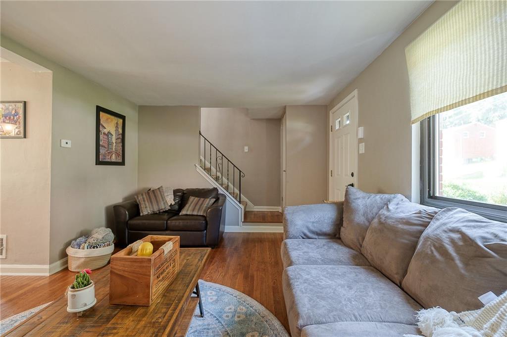 953 Roland Road Pittsburgh, PA 15221 - Photo 3 of 24 Gallery Image 3