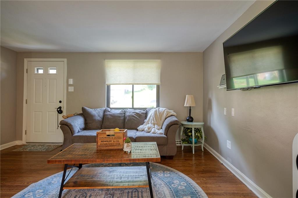 953 Roland Road Pittsburgh, PA 15221 - Photo 4 of 24 Gallery Image 4