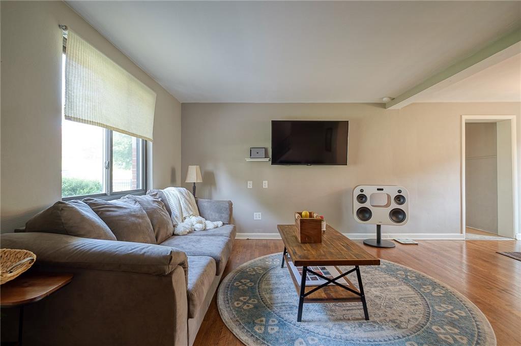 953 Roland Road Pittsburgh, PA 15221 - Photo 5 of 24 Gallery Image 5