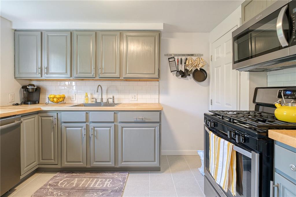 953 Roland Road Pittsburgh, PA 15221 - Photo 8 of 24 Gallery Image 8