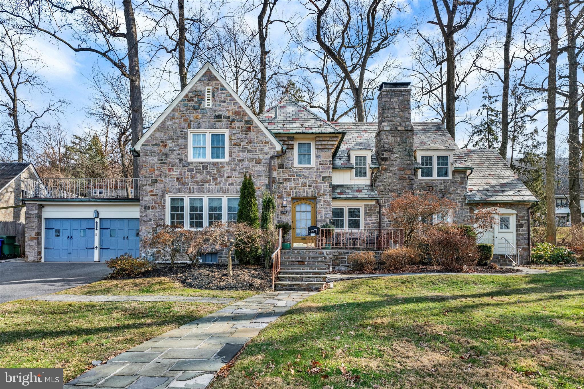 a front view of house with yard