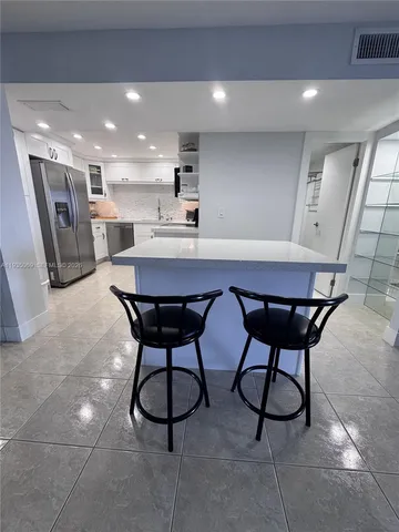 $3,200 | 1500 South Ocean Drive, Unit 10J, Hollywood, FL 33019