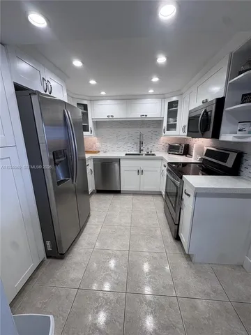 $3,200 | 1500 South Ocean Drive, Unit 10J, Hollywood, FL 33019