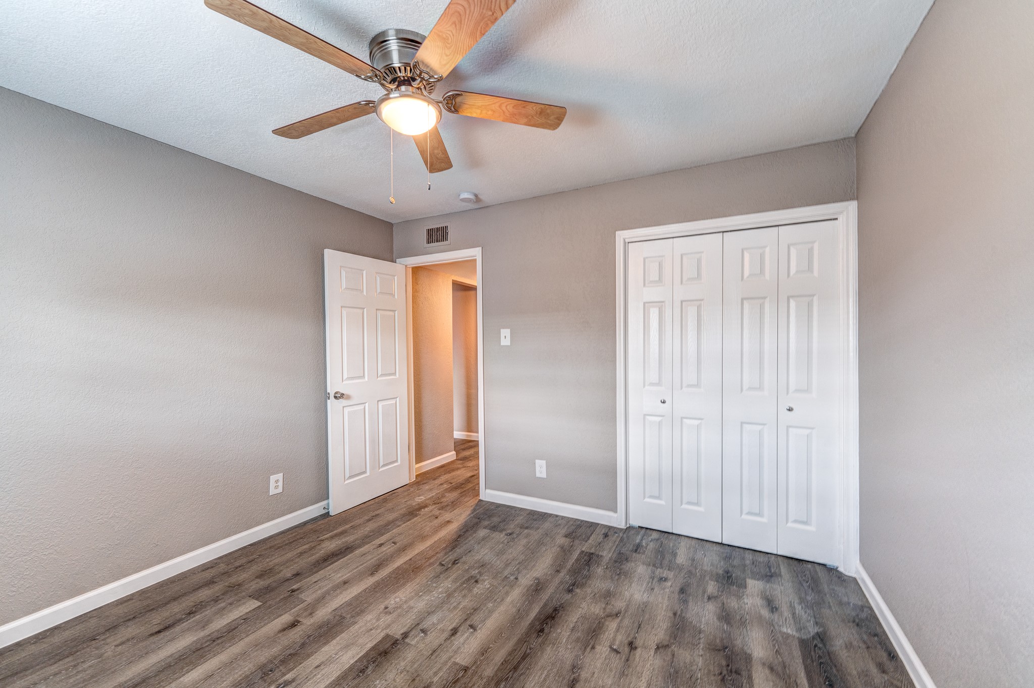 523 Spring Drive, Unit 4 Pasadena, TX 77504 - Photo 12 of 18 Both bedrooms have large closets