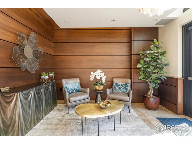 a black and white photo of a building