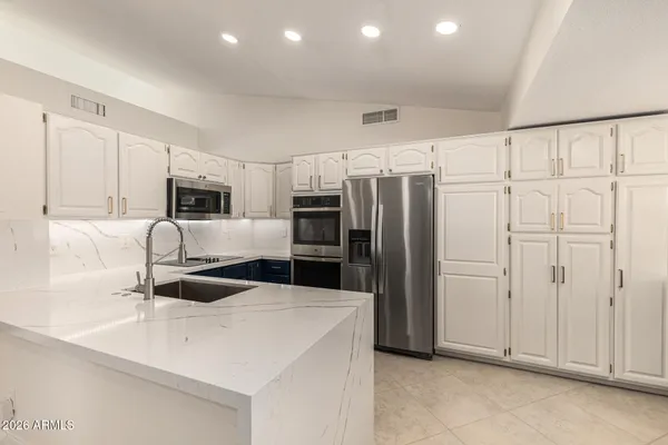 $690,000 | 834 North Oak Court, Chandler, AZ 85226