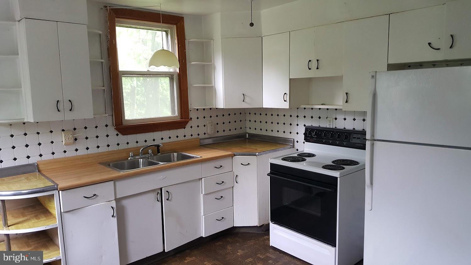 524 Church Road Sicklerville, NJ 08081 - Photo 2 of 12 Gallery Image 2