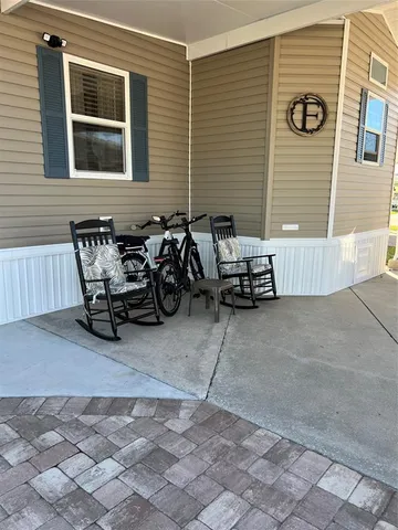 a view of entryway with a front door