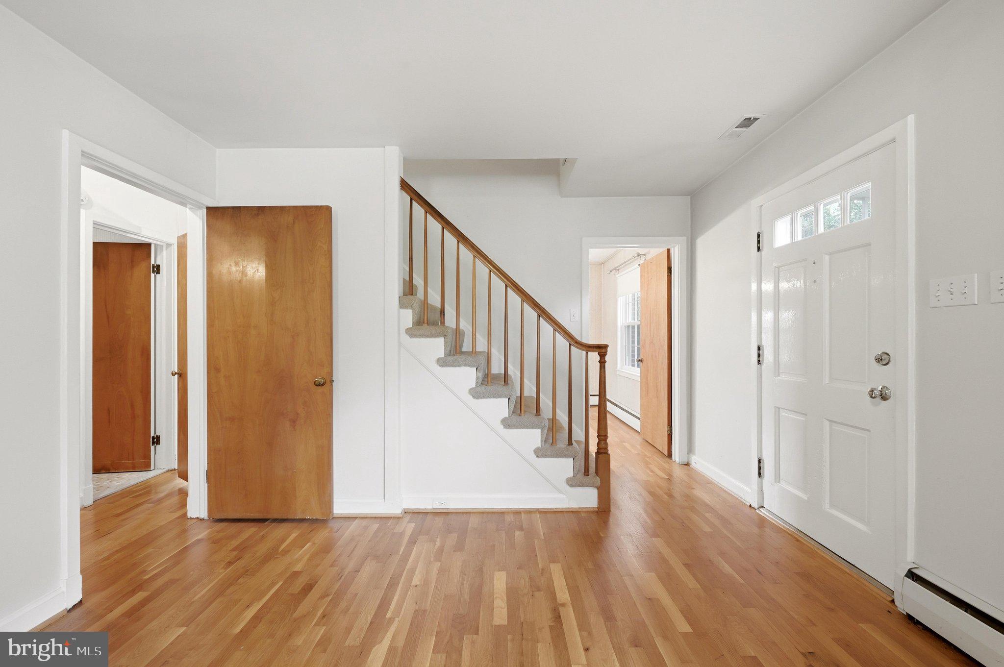 17751 Harmony Church Road Hamilton, VA 20158 - Photo 10 of 66 Foyer