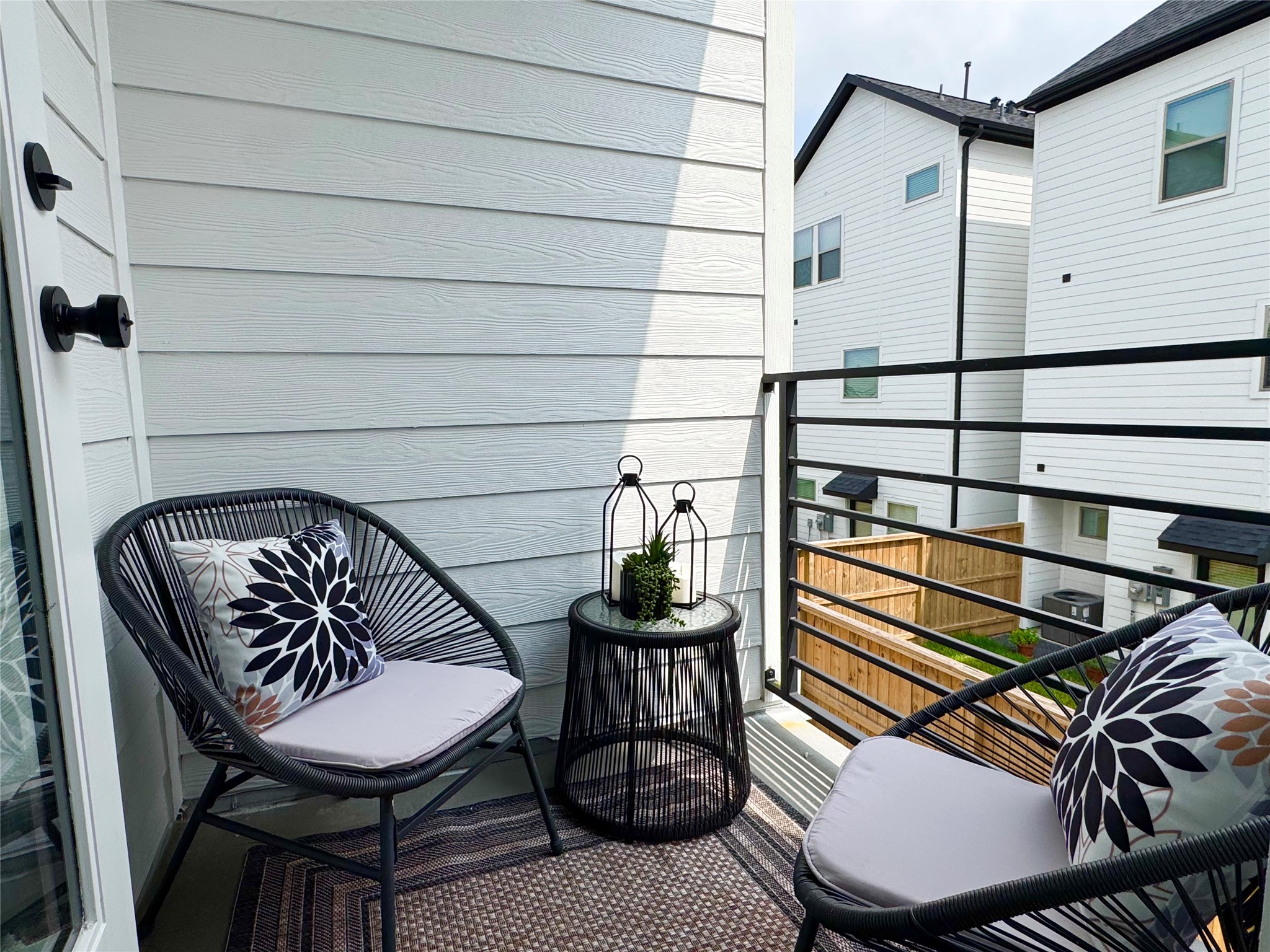 7805 Amelia Road, Unit B Houston, TX 77055 - Photo 17 of 35 Rear balcony located off from the kitchen.