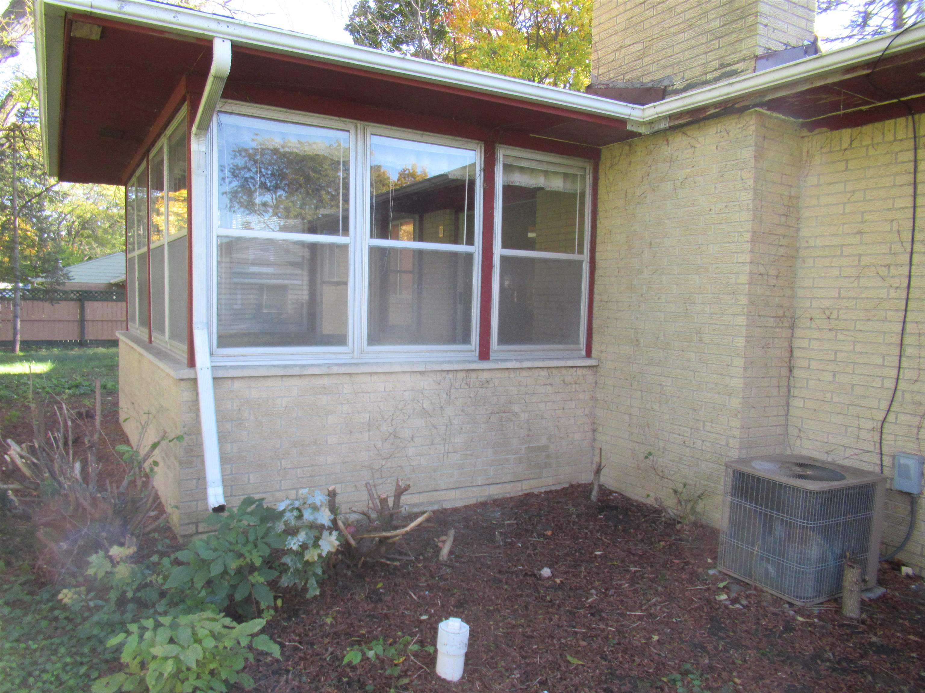1525 Flushing Road Flushing, MI 48433 - Photo 36 of 39 50125908-35.JPG