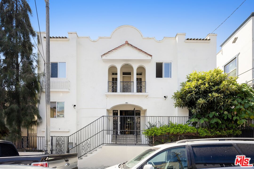 401 Witmer Street Los Angeles, CA 90017 - Photo 4 of 5 a front view of a house with a yard