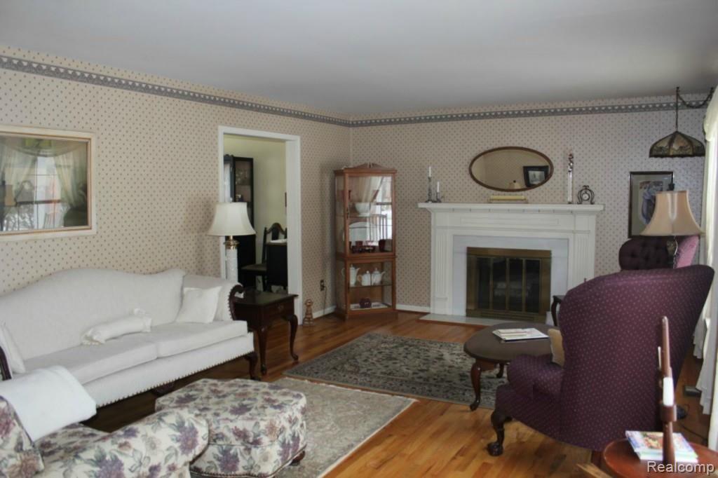 33723 Hunters Pointe Road Farmington Hills, MI 48331 - Photo 10 of 25
